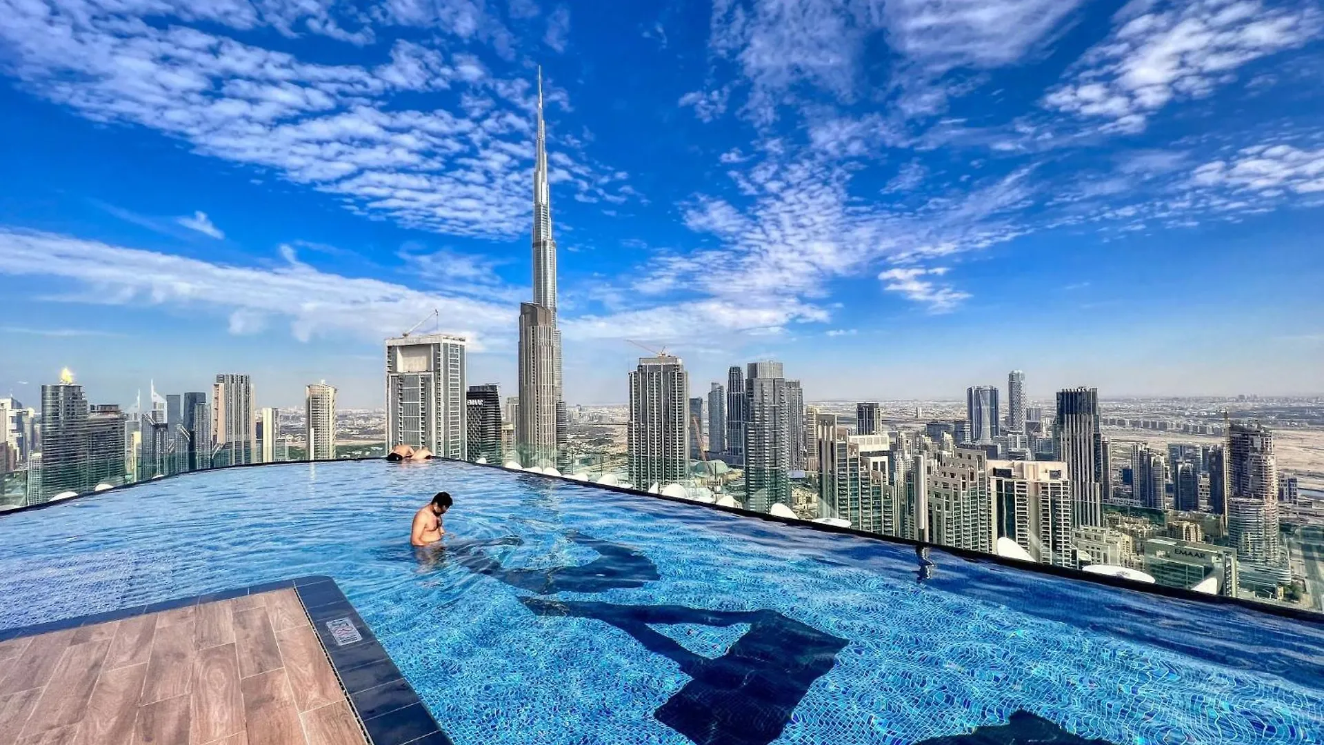 Dubai Scenic Infinity Pool With Burj Khalifa Views Apartment