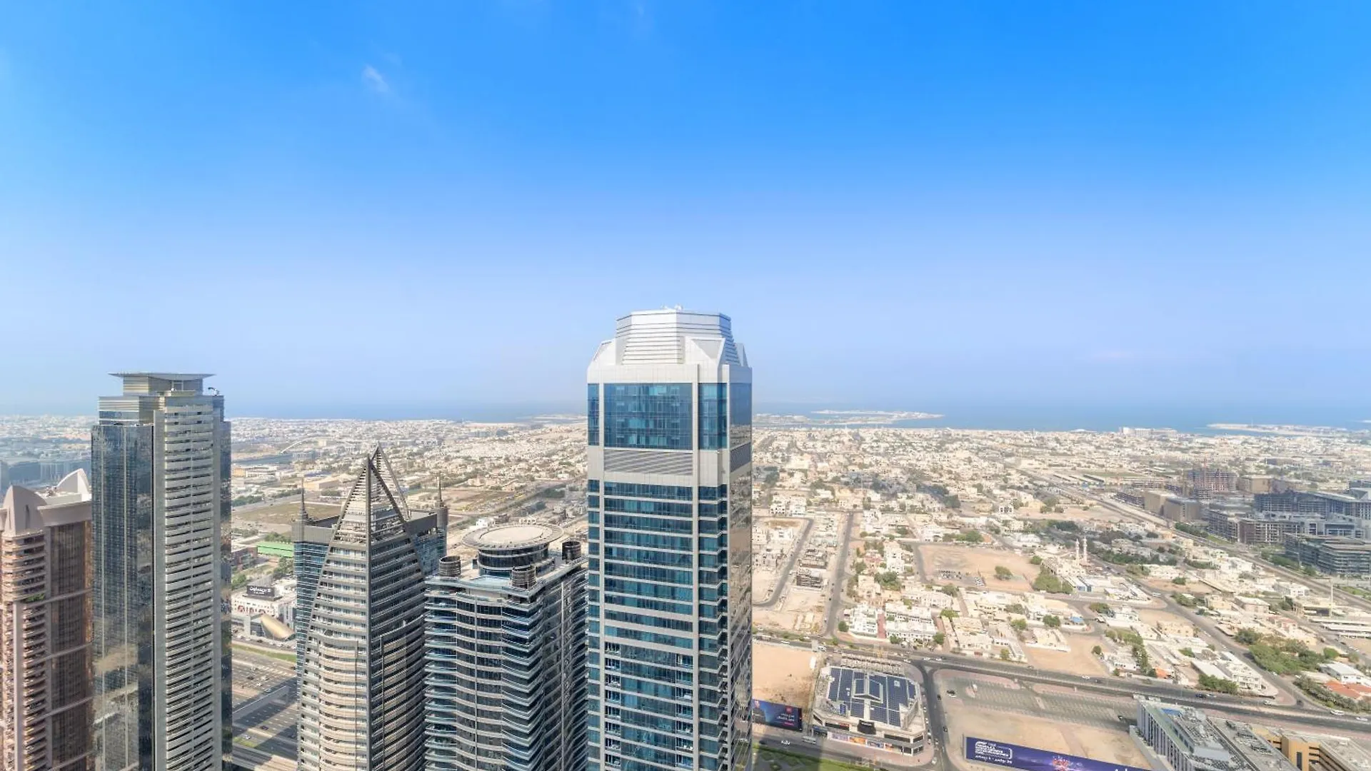 Dubai Scenic Infinity Pool With Burj Khalifa Views Apartment