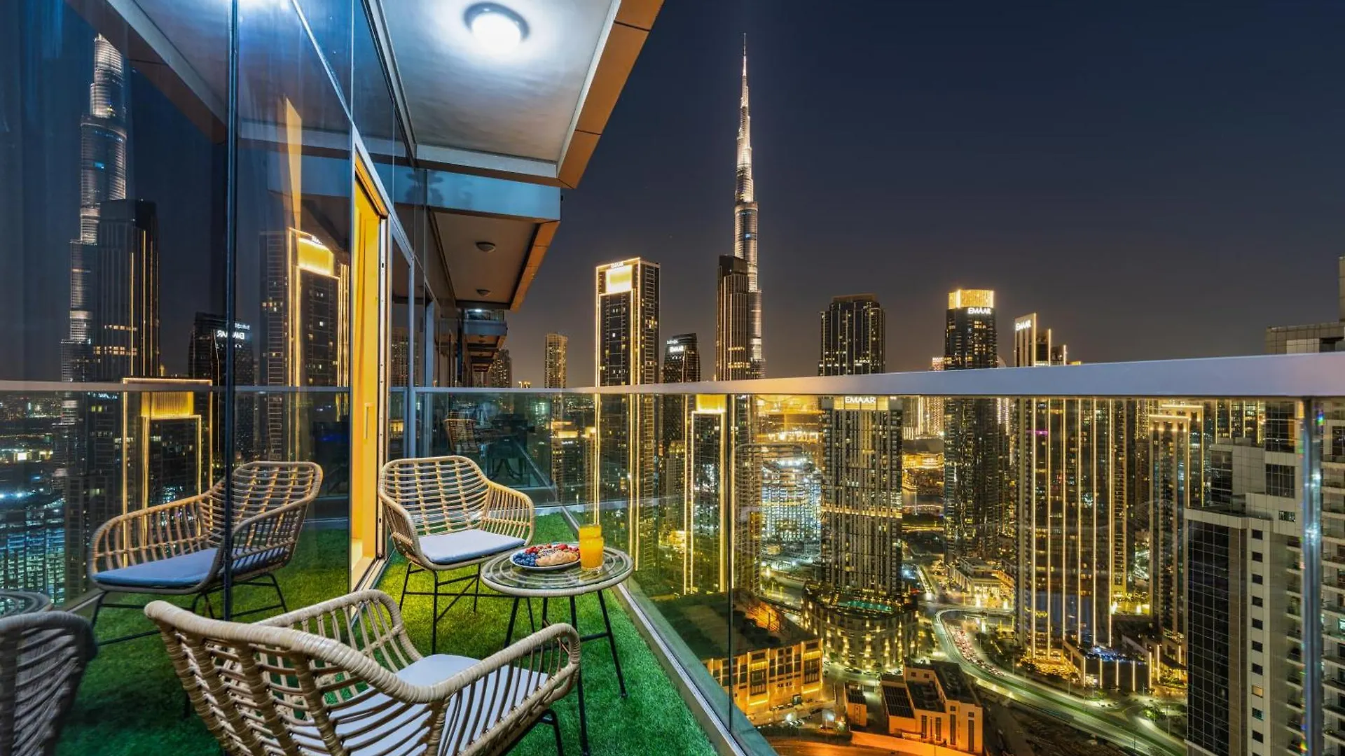 Dubai Scenic Infinity Pool With Burj Khalifa Views Apartment