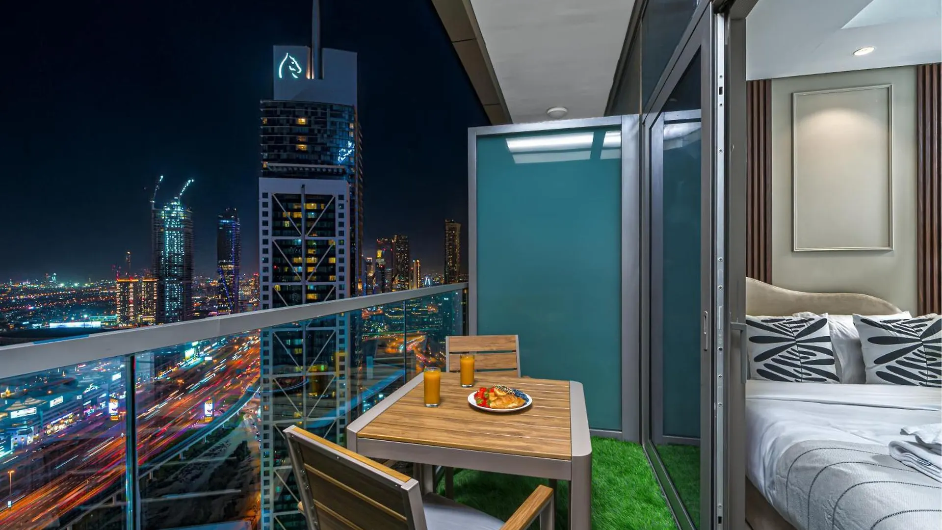 Dubai Scenic Infinity Pool With Burj Khalifa Views Apartment