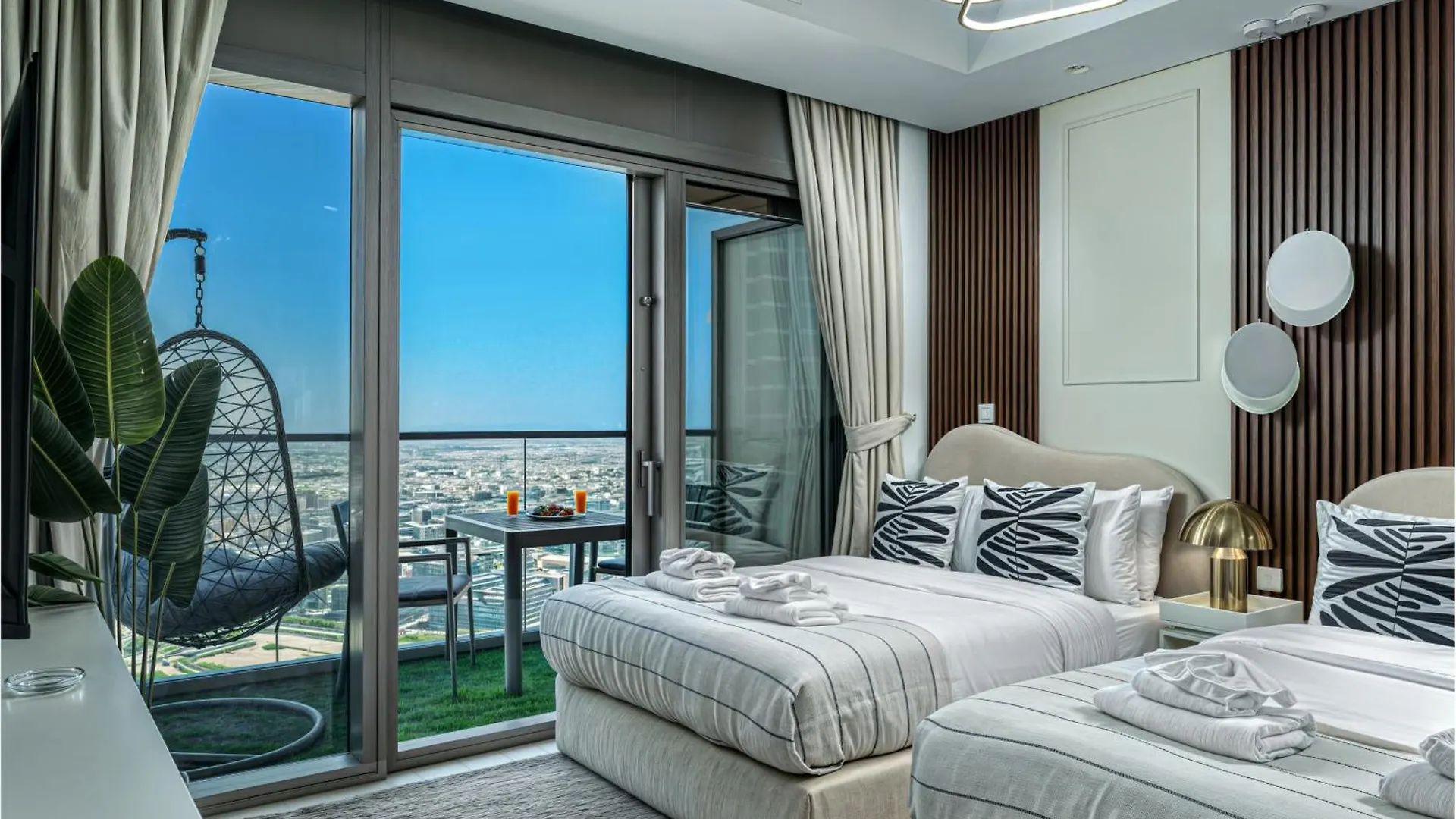 Dubai Scenic Infinity Pool With Burj Khalifa Views Apartment United Arab Emirates