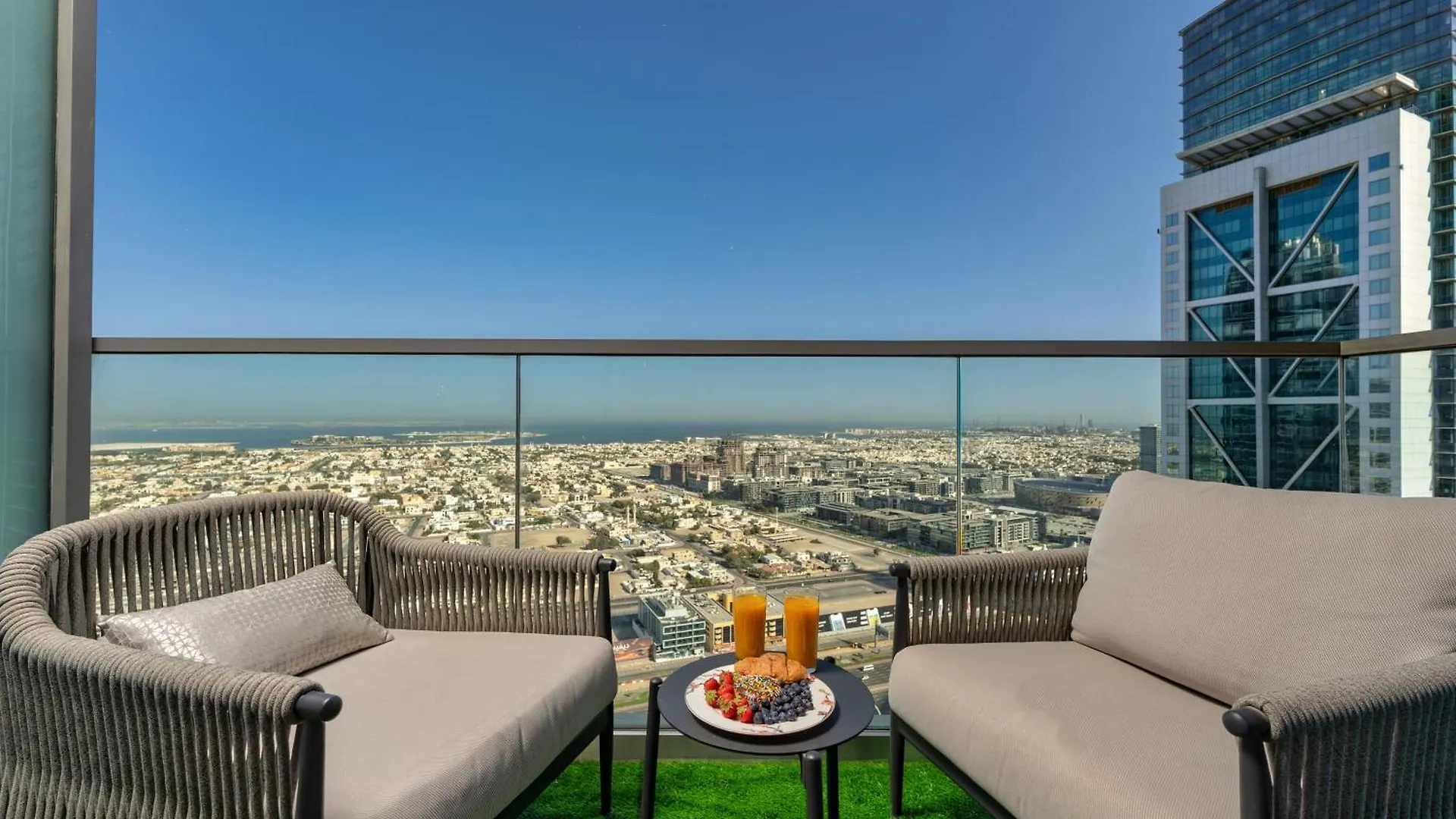 Dubai Scenic Infinity Pool With Burj Khalifa Views Apartment United Arab Emirates