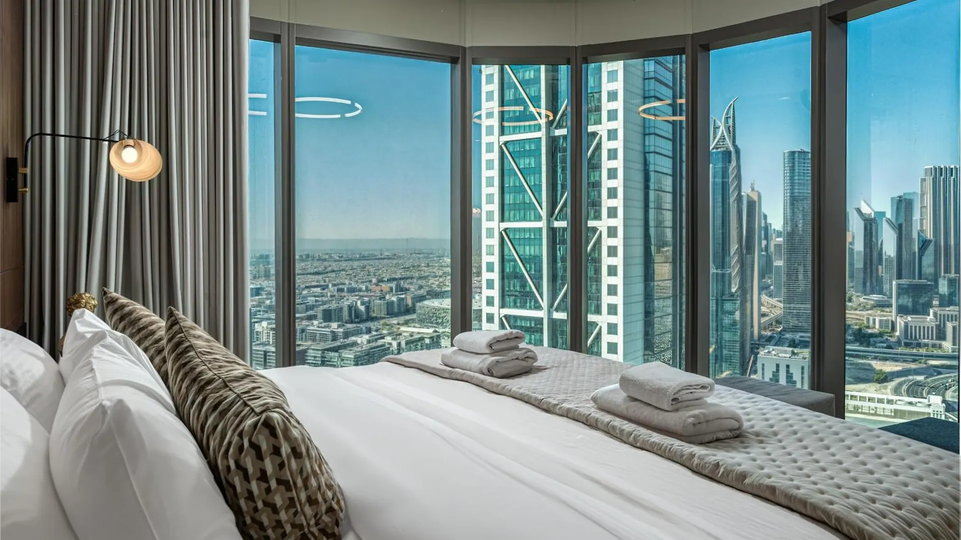 Dubai Scenic Infinity Pool With Burj Khalifa Views Apartment