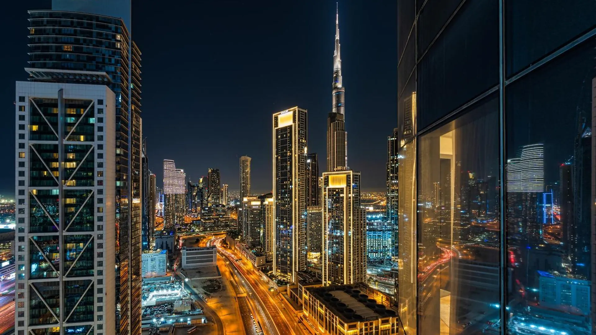 Dubai Scenic Infinity Pool With Burj Khalifa Views Apartment United Arab Emirates