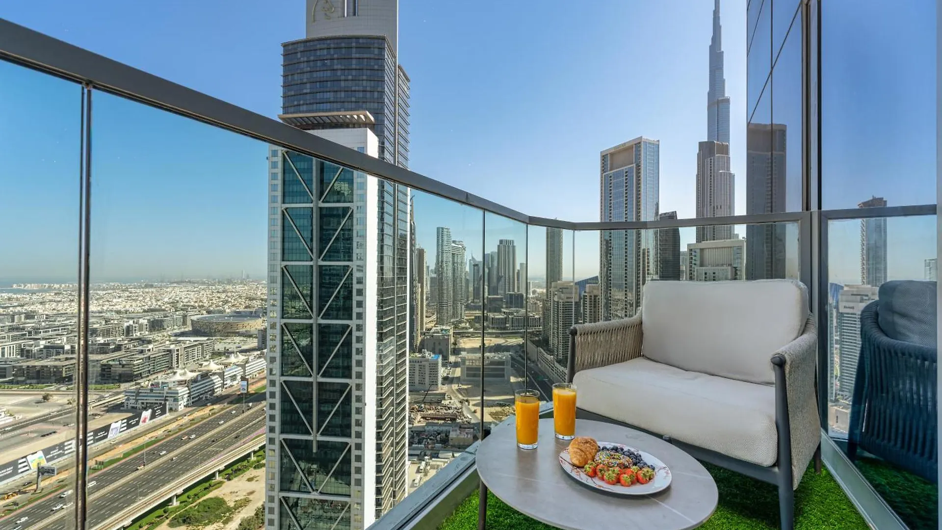 Dubai Scenic Infinity Pool With Burj Khalifa Views Apartment