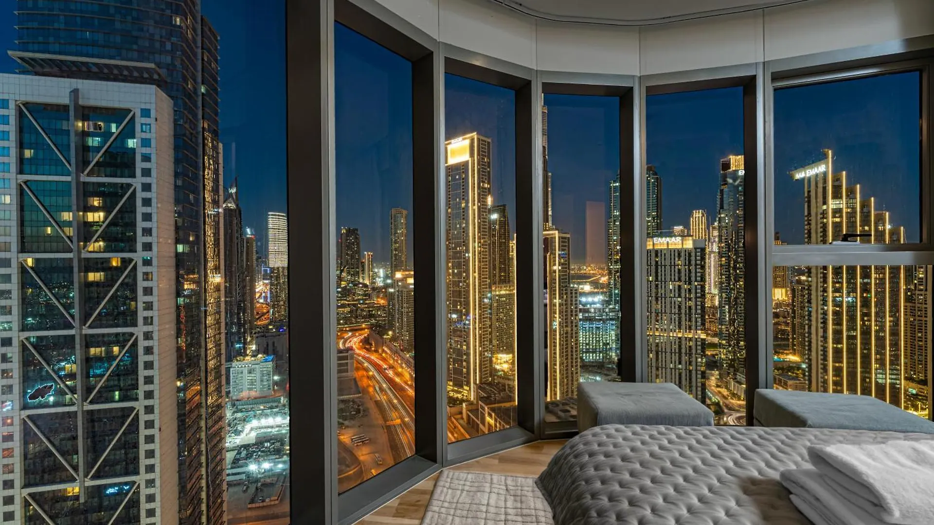 Dubai Scenic Infinity Pool With Burj Khalifa Views Apartment