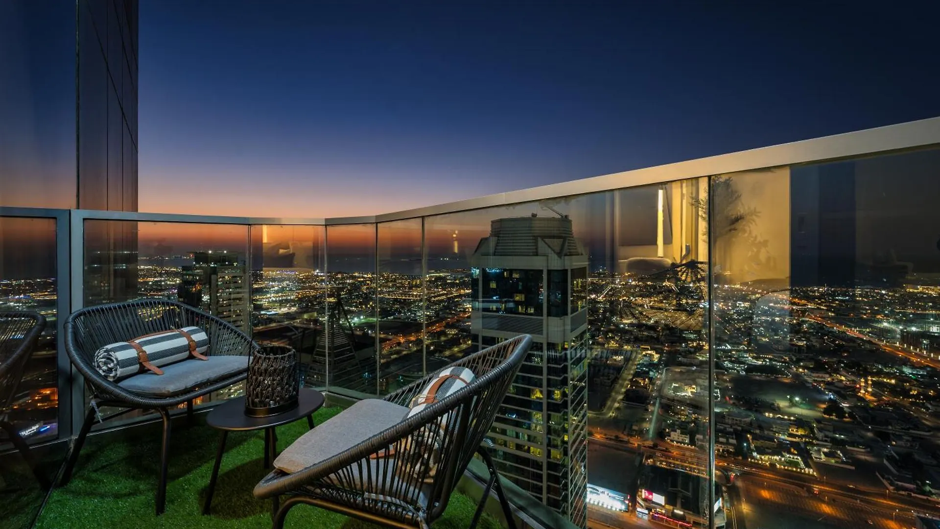 Dubai Scenic Infinity Pool With Burj Khalifa Views Apartment United Arab Emirates