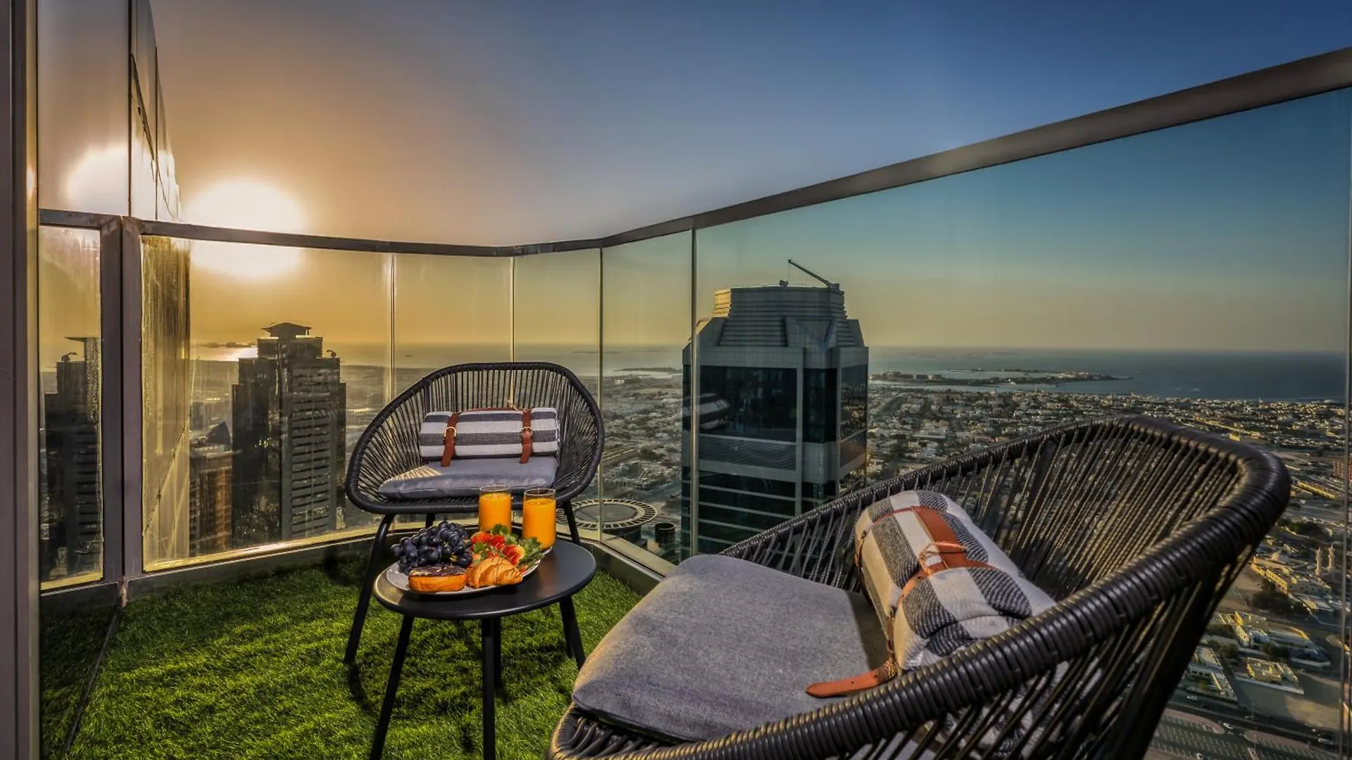 Dubai Scenic Infinity Pool With Burj Khalifa Views Apartment United Arab Emirates