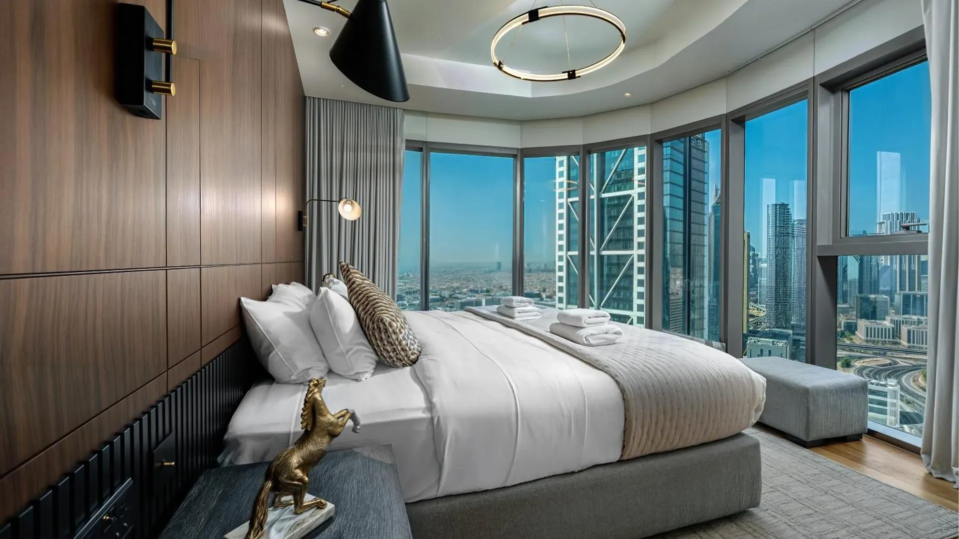 Dubai Scenic Infinity Pool With Burj Khalifa Views Apartment